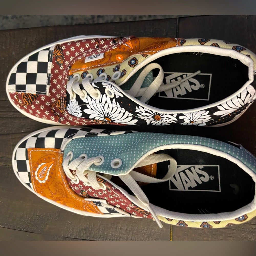 Vans woman’s 7 men’s 5.5